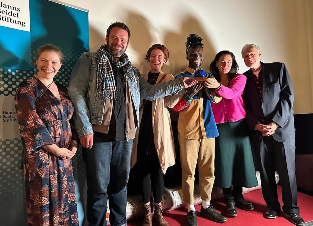 Entgegennahme Filmpreis auf dem „Better World Filmfestival 2023“