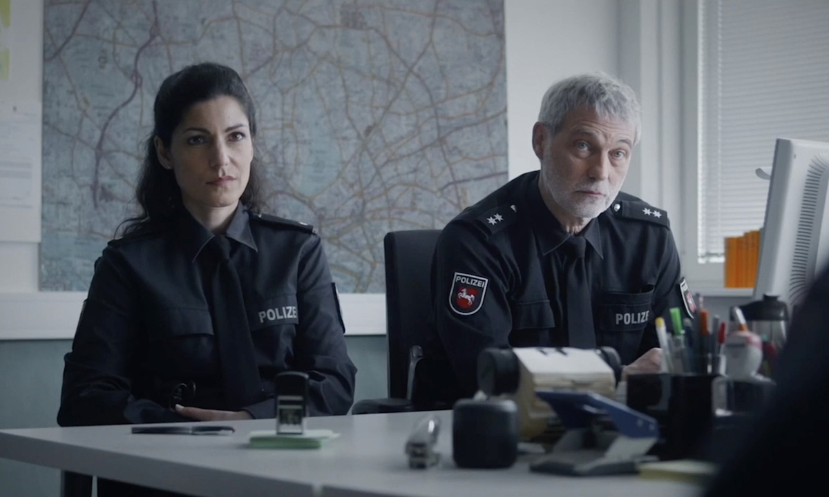 Auf der Polizeiwache im Film "Die Q ist ein Tier"