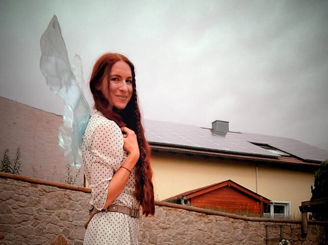 Flora Pulina als Elfe in "Waldgeister zu Wenzenbach" Flora Pulina als Elfe in "Waldgeister zu Wenzenbach"