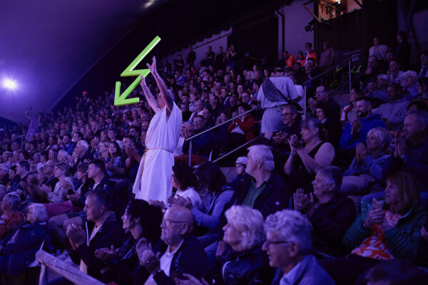 "Aufstand im Olymp" Regie: Flora Pulina "Aufstand im Olymp" Regie: Flora Pulina