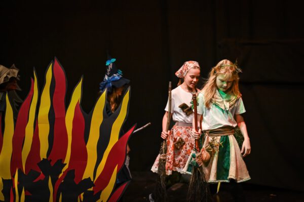 Flora Pulina - Regie "Die kleine Hexe" Flora Pulina - Regie "Die kleine Hexe"